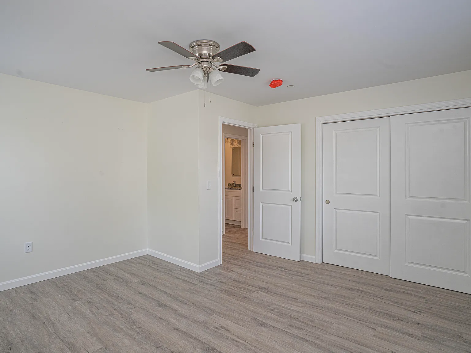2 bed, 1000 sqft, $1,800 — Photo 3