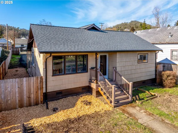 568 NE Nash St, Roseburg, OR 97470