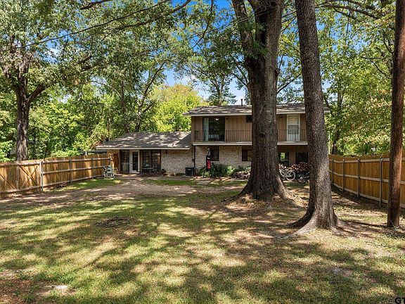 2nd image of 1101 Holly Hill Ln