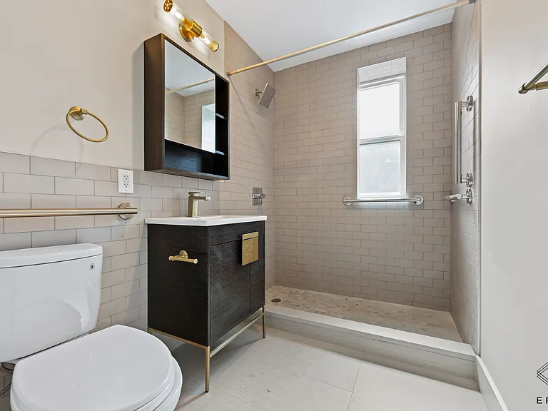 610 Maple St #1B — Photo 4