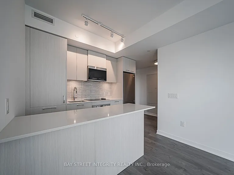 10 Oak St #903 — Photo 16