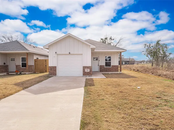 202 E Henderson St, Itasca, TX 76055