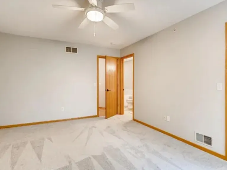 640 Knights Bridge Rd #640 — Photo 8