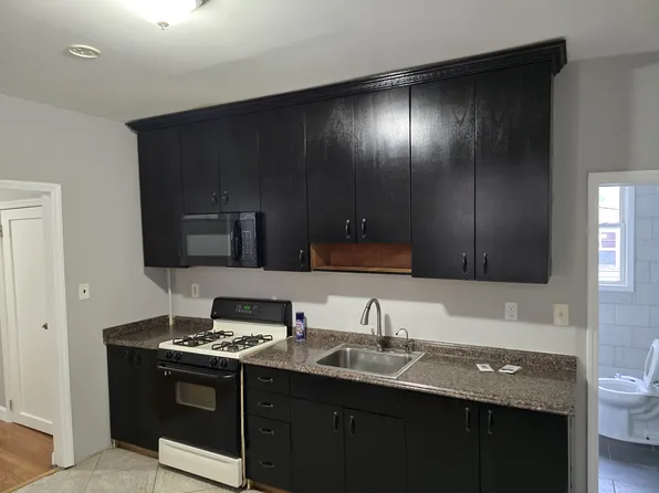 222 Danforth Avenue image 2 of 18