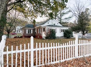 66 Mason Ln, Troy, NY 12180