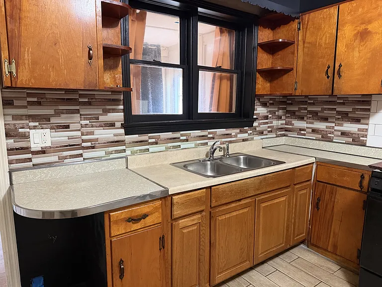 202 Carson Ave #3 — Photo 11