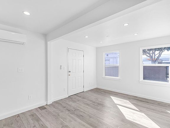 5th image of 706 N Orange Grove Ave