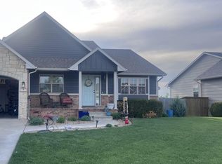 5 Knott Ct, Hesston, KS 67062