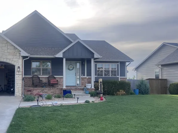 5 Knott Ct, Hesston, KS 67062