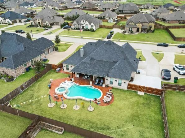 305 Equestrian Dr, Waxahachie, TX 75165