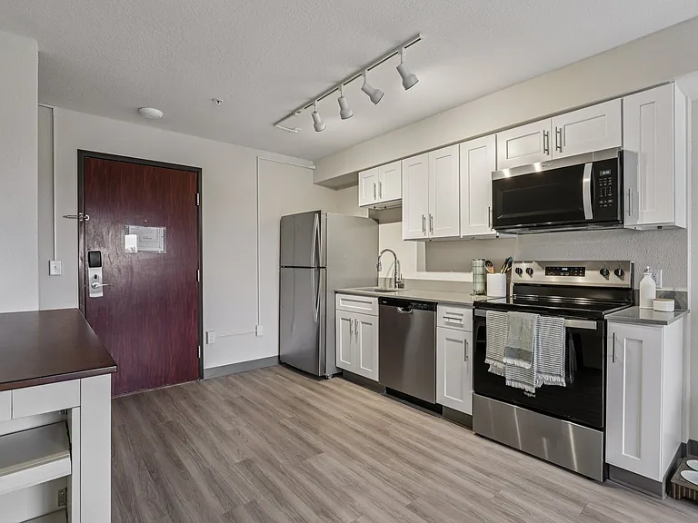 Woodland Flats Apartments — Photo 19