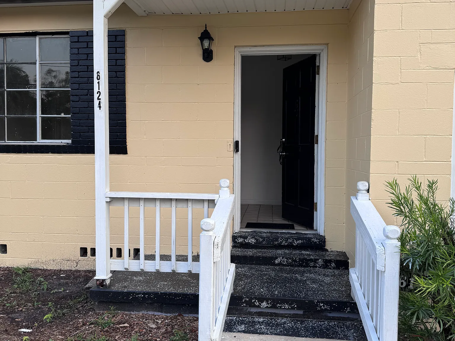 3 bed, 2.5 bath, 1929 sqft, $2,150 — Photo 3