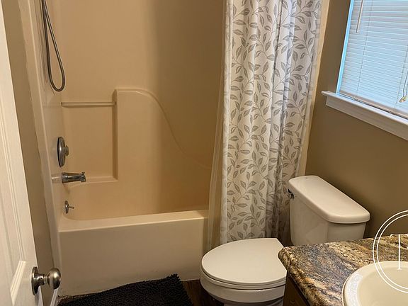 4th image of 142 NE Shayna Dr