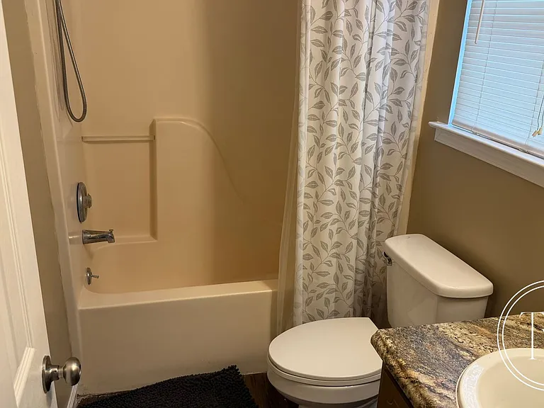 142 NE Shayna Dr — Photo 4