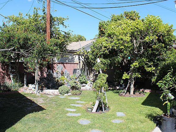4th image of 2151 W Cerritos Ave