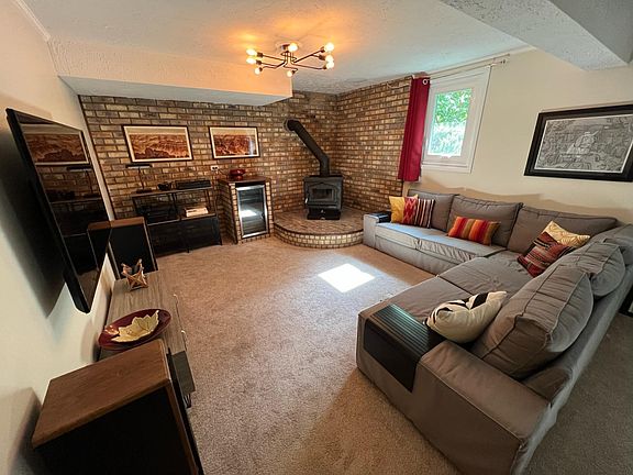 Downstairs family room (unfurnished)