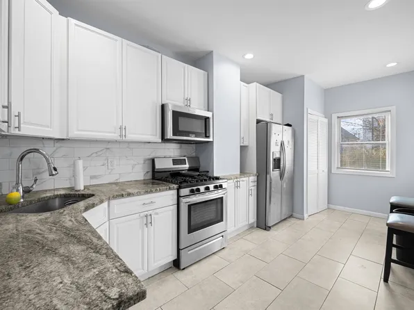 83 Hobart Avenue image 3 of 12