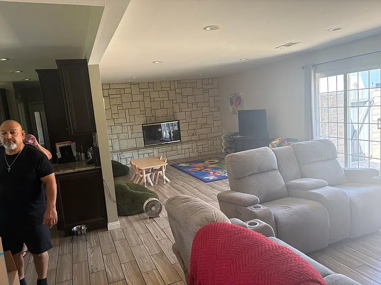 9922 Vanalden Ave — Photo 10