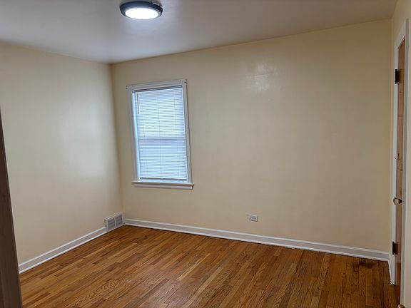 5th image of 4907 W Barry Ave #1