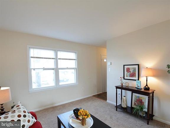 4th image of 2915 Lexington Ct