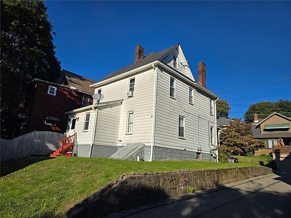 4th image of 220 N Monroe St