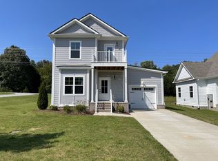 1003 Sycamore Rdg E, Burns, TN 37029