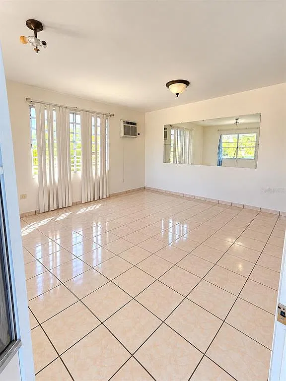 2 bed, 1.0 bath, $1,000 — Photo 2