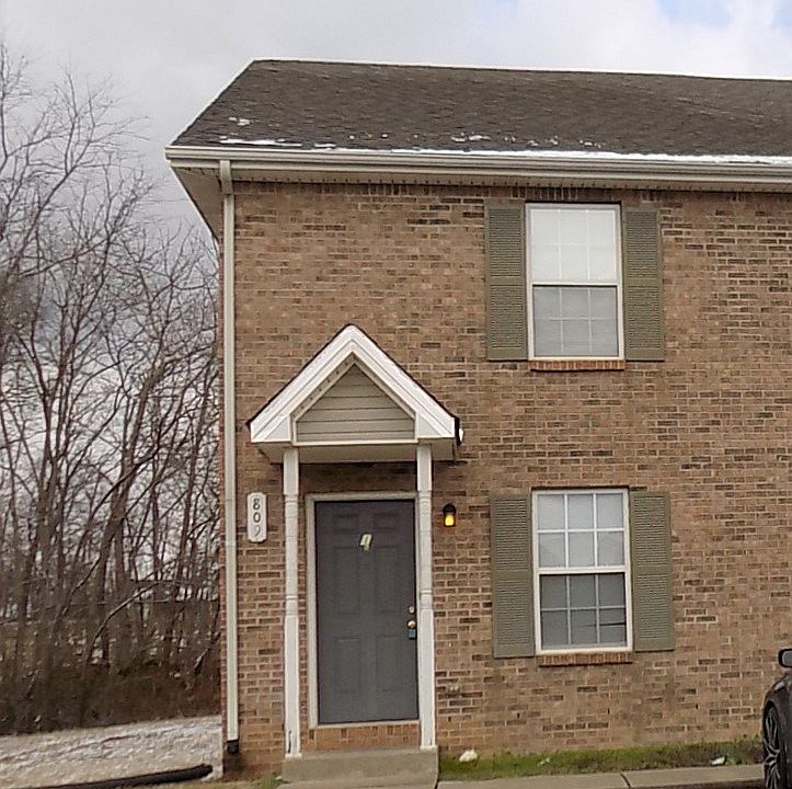 1st image of 809 Oak Arbor Ct APT 1
