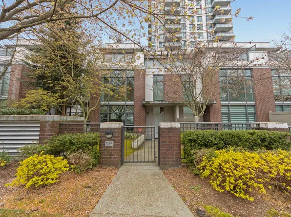 7039 17th Ave, Burnaby, BC V3N 1K6