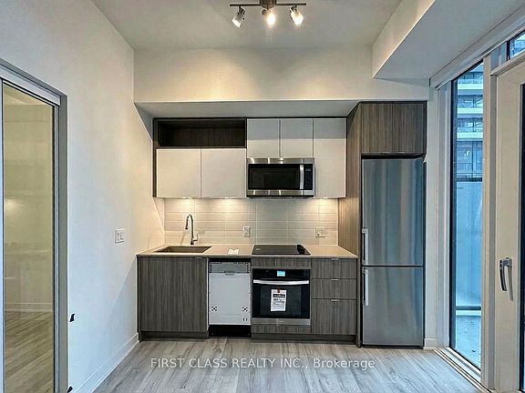 5th image of 135 Lower Sherbourne St #1733W