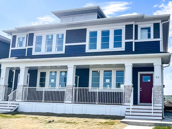 33 Creekstone Dr SW, Calgary, AB T2X 4Y2