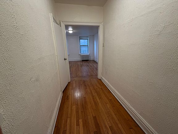 4th image of 17 Gifford Ave #13E
