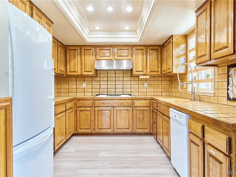 509 Wallace Ln — Photo 17