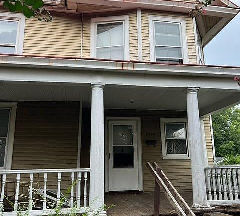 2nd image of 1304 Floyd St