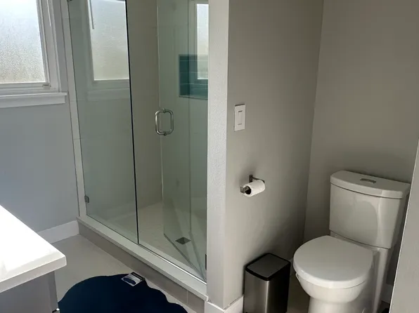 (undisclosed Address), Des Moines, WA 98198