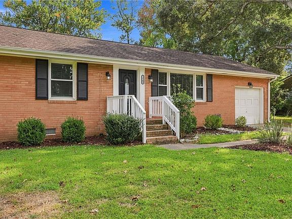 2nd image of 2449 Deerfield Cres