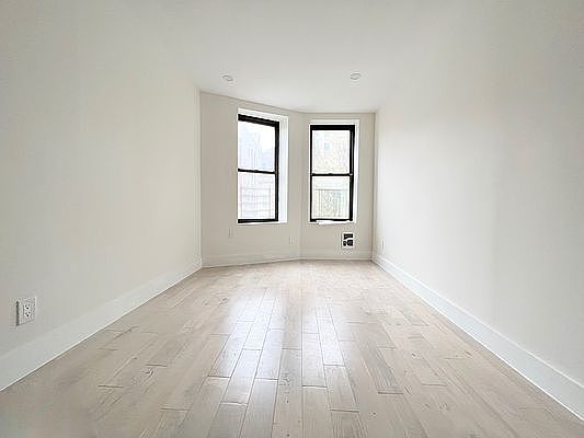 4th image of 2108 Regent Pl #2E