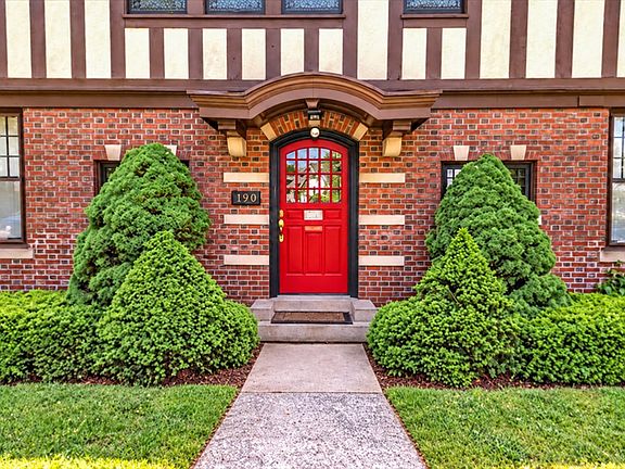 2nd image of 190 Fort Pleasant Ave
