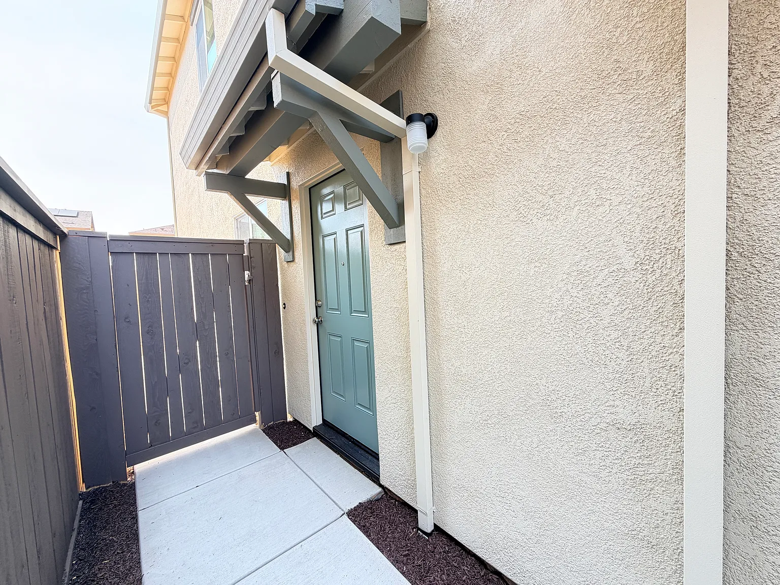 5 bed, 3.5 bath, 2623 sqft, $4,295 — Photo 2