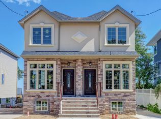 3 Tompkins Cir, Staten Island, NY 10301