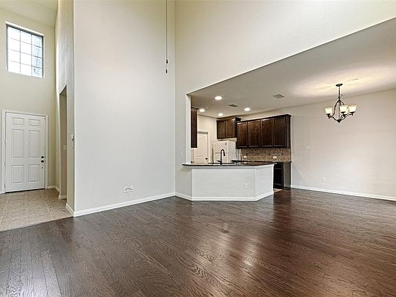 5th image of 4809 Bridgewater St