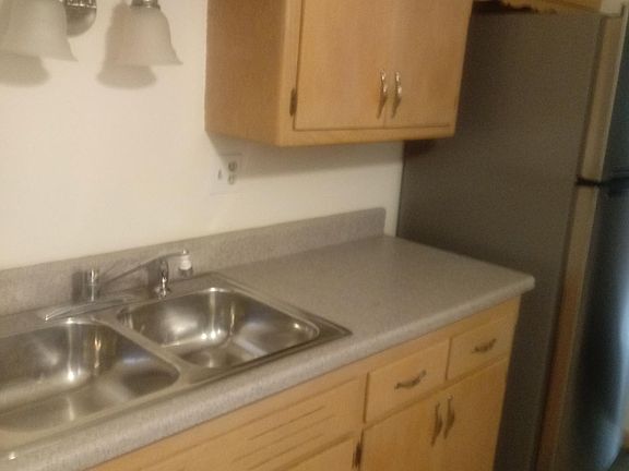 5th image of 531 S 74th St