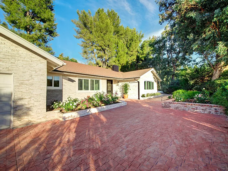 4732 Del Moreno Dr — Photo 60