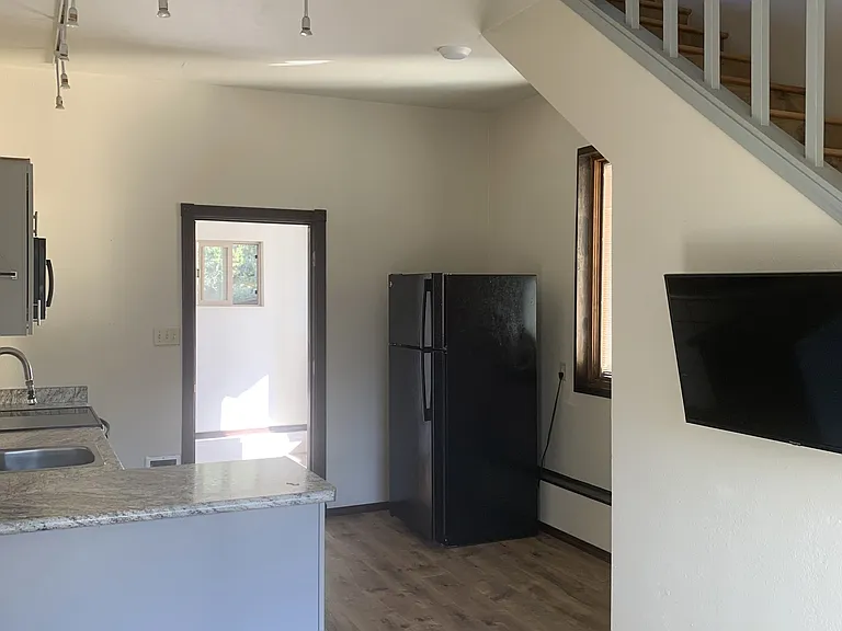 519 Trestle Ln #B — Photo 10