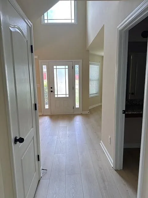 5 bed, 3.0 bath, 2831 sqft, $2,390 — Photo 2