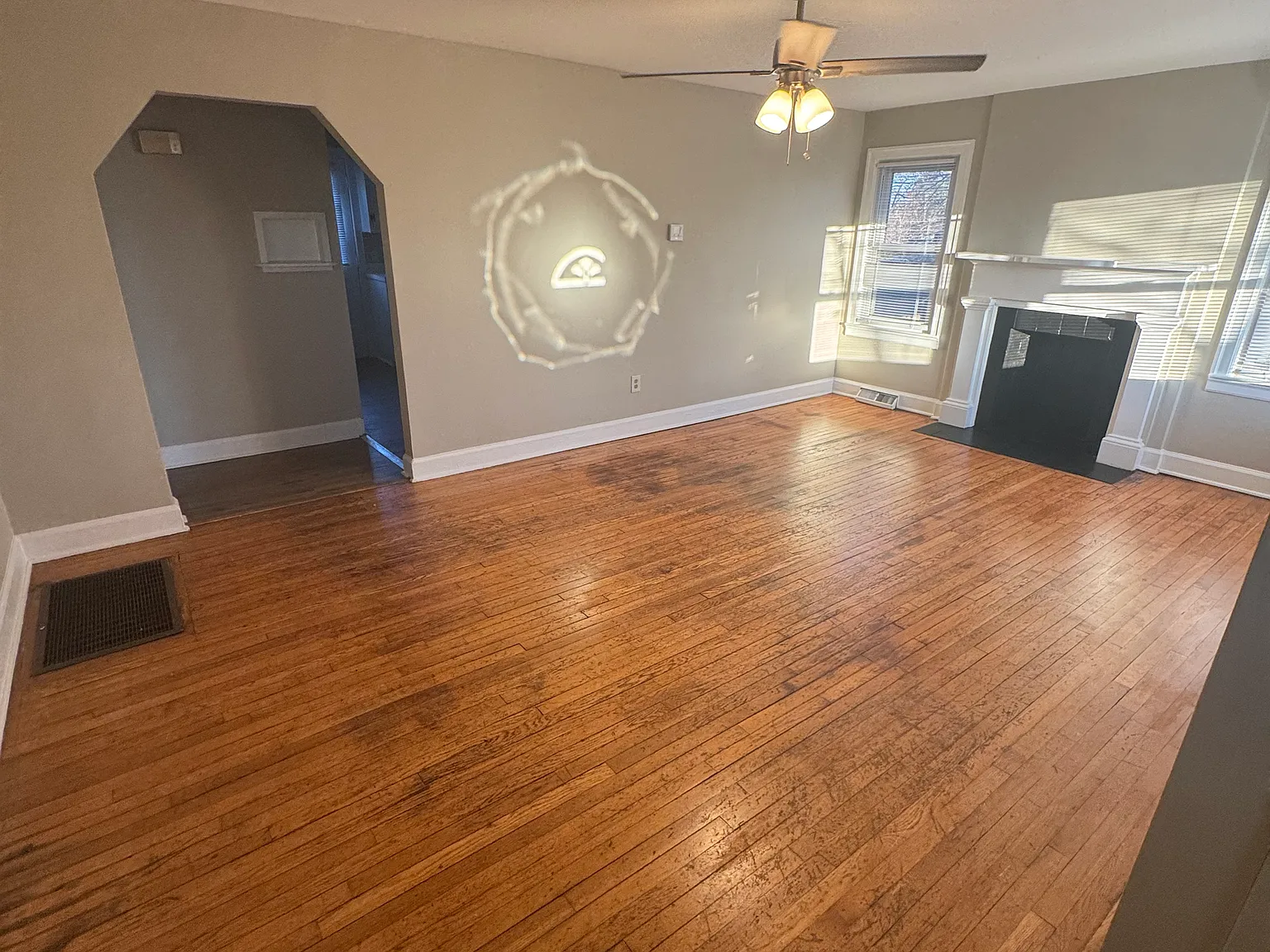 2 bed, 1000 sqft, $1,600 — Photo 4