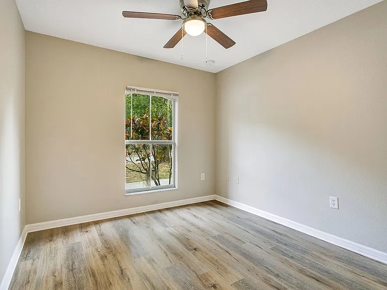 225 E Pine Ave — Photo 14