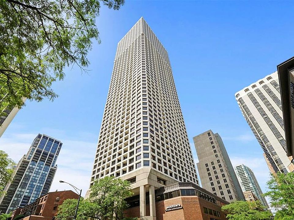 Newberry Plaza Chicago