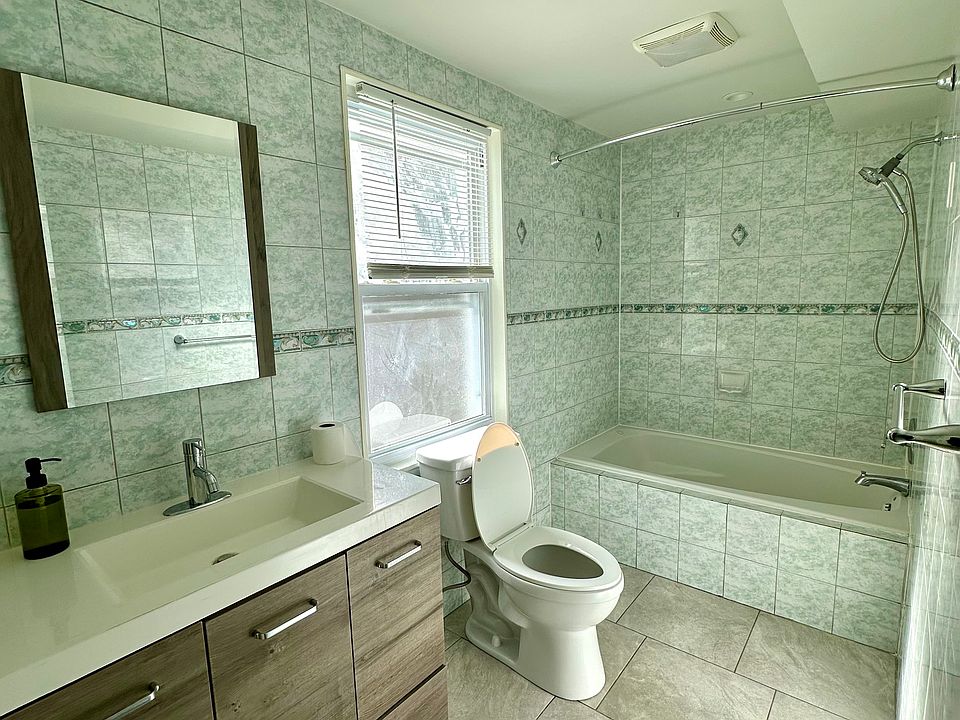 Second bathroom with large tub