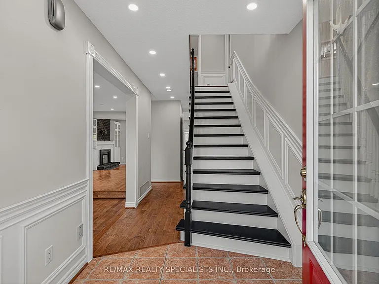 19 Longyear Dr — Photo 3